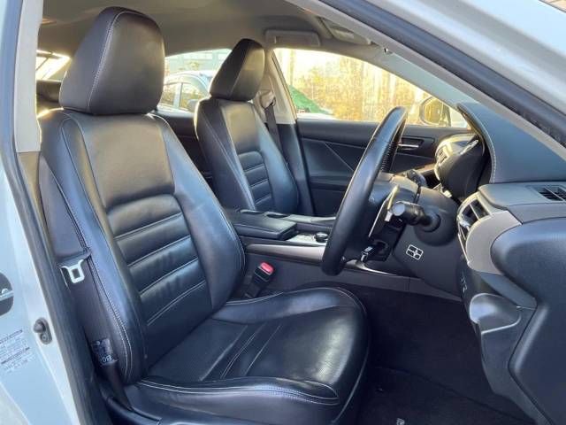 Lexus IS 2014-02 27433-9