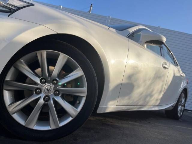 Lexus IS 2014-02 27433-12