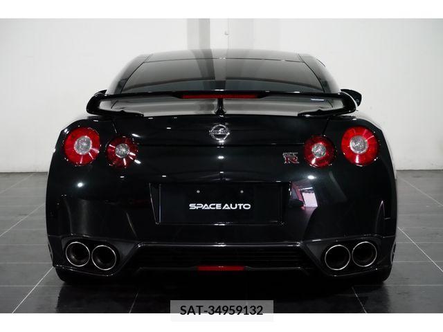 Nissan GT-R 2011-02 219527-3