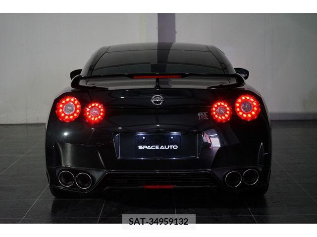 Nissan GT-R 2011-02 219527-5
