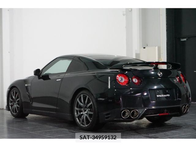 Nissan GT-R 2011-02 219527-1