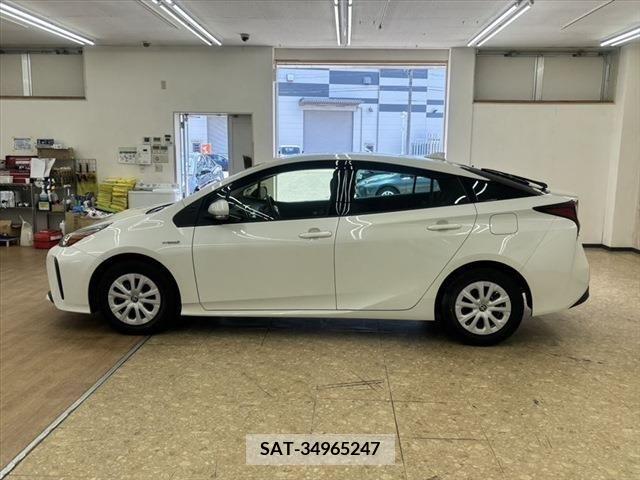Toyota PRIUS 2019-10 282243-7