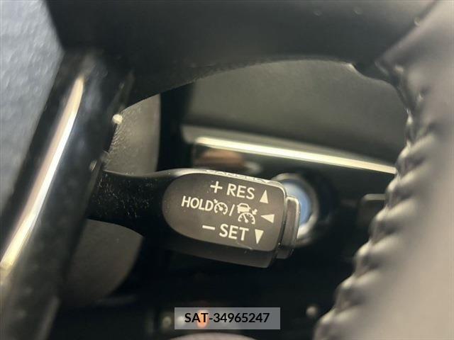 Toyota PRIUS 2019-10 282243-28