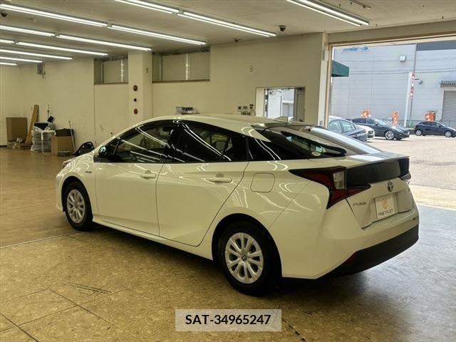 Toyota PRIUS 2019-10 282243-6