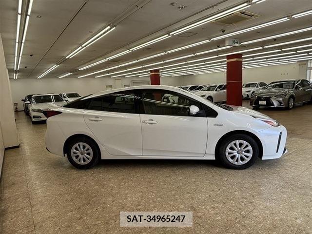 Toyota PRIUS 2019-10 282243-3