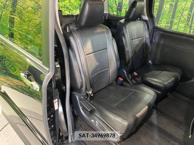 Toyota VOXY 2015-10 289092-9