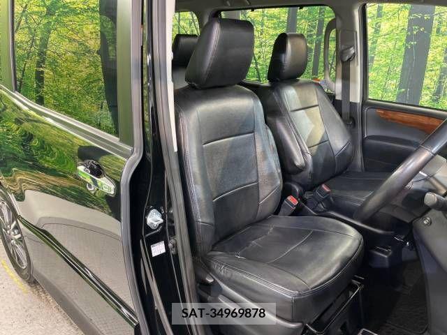 Toyota VOXY 2015-10 289092-8
