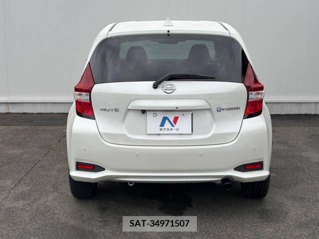 Nissan NOTE 2019-04 305480-14