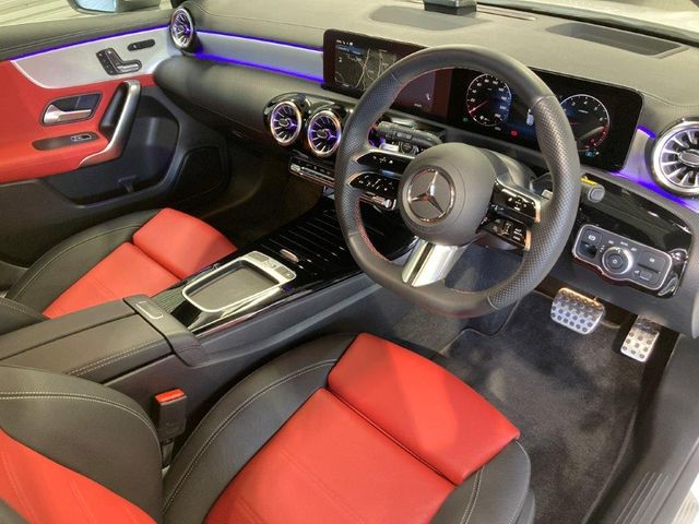 Mercedes Benz A-CLASS 2023-04 28836-1