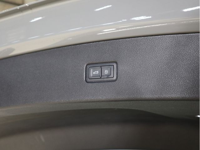 Audi SQ5 2022-06 26827-26