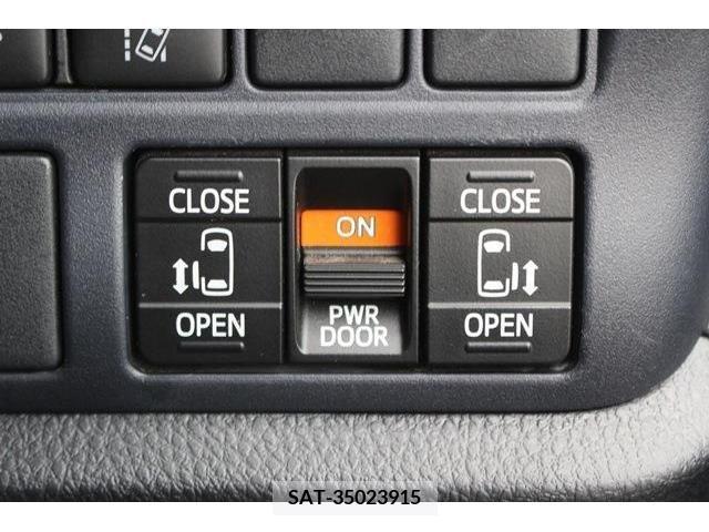 Toyota VOXY 2016-06 352874-5