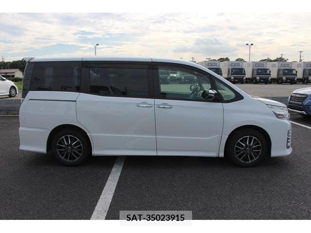 Toyota VOXY 2016-06 352874-9