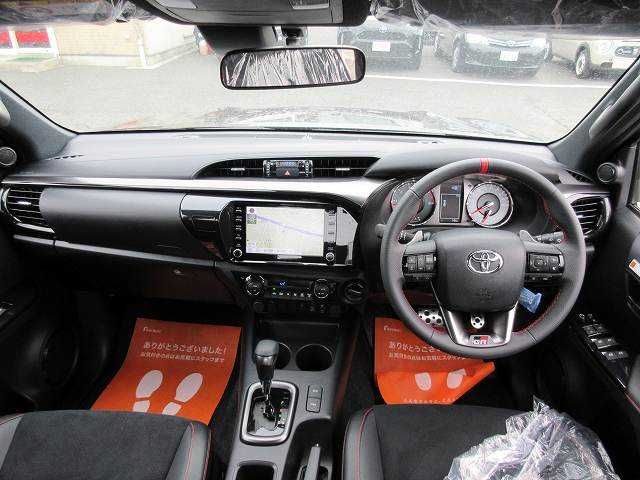 Toyota HILUX 2023-04 4285-1