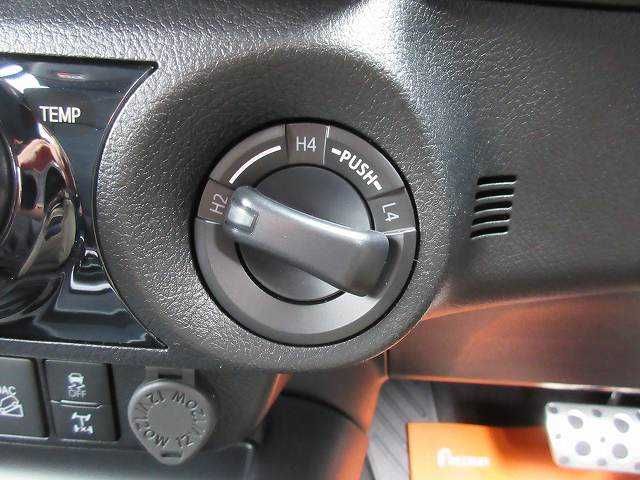 Toyota HILUX 2023-04 4285-7
