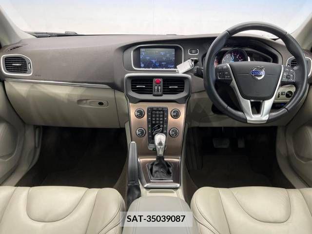 Volvo V40 2013-06 288662-1