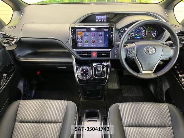 Toyota VOXY HYBRID 2019-06 322815-1