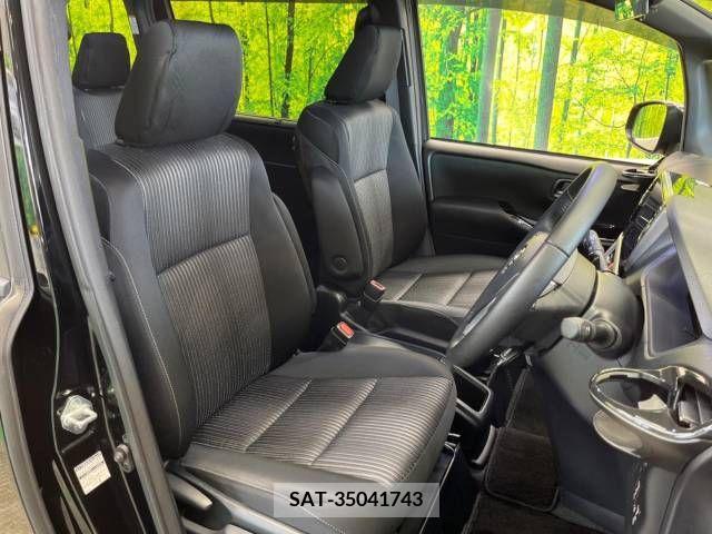 Toyota VOXY HYBRID 2019-06 322815-7
