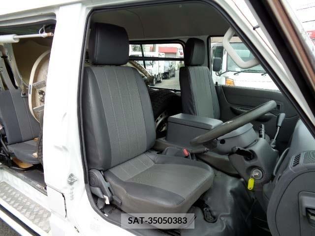 Mazda BONGO VAN 2013-06 201789-4