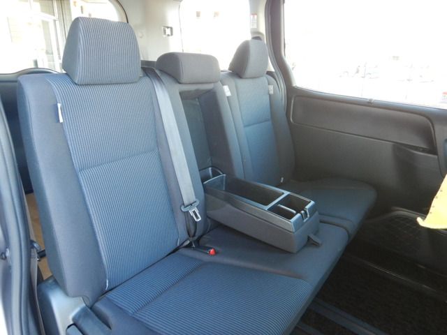 Toyota NOAH 2020-01 12986-18