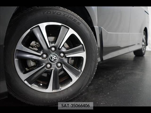 Toyota VOXY 2018-12 257003-3