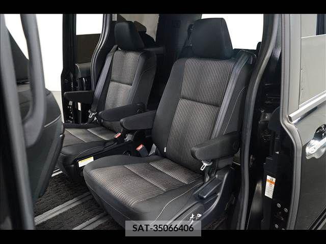 Toyota VOXY 2018-12 257003-17