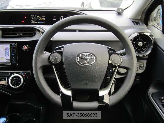 Toyota AQUA 2018-01 213462-15