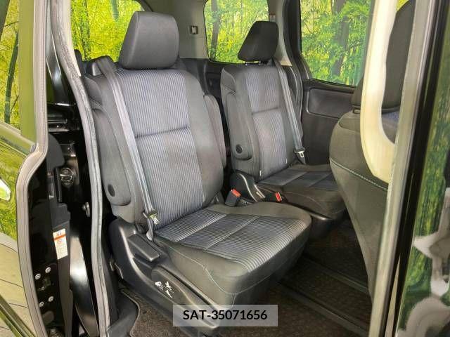 Toyota VOXY 2015-07 345240-9