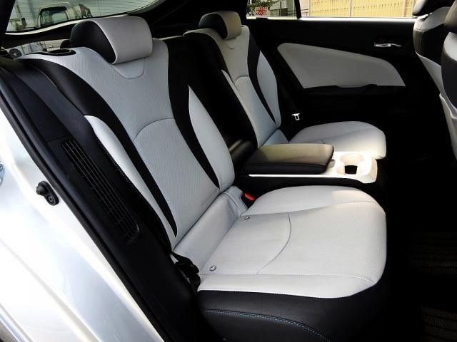 Toyota PRIUS PHV 2018-10 192382-12