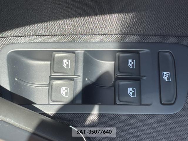 VolksWagen GOLF 2017-03 329130-9