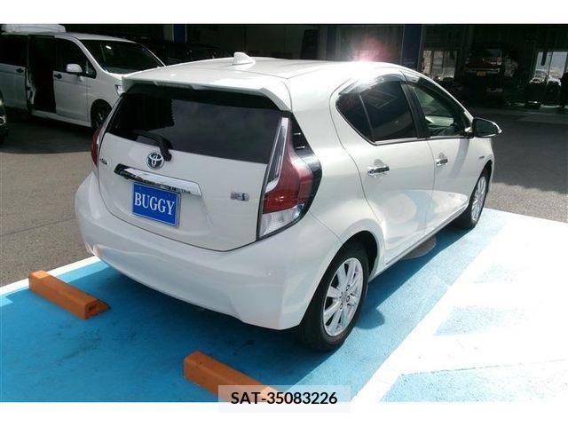 Toyota AQUA 2016-09 217078-3