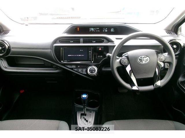 Toyota AQUA 2016-09 217078-11
