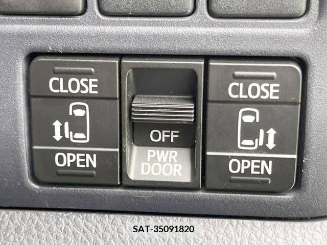 Toyota NOAH 2015-07 321437-6