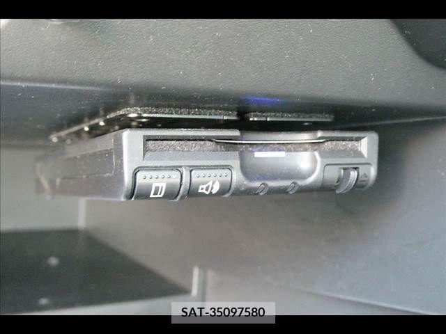Nissan NOTE 2019-04 305462-5