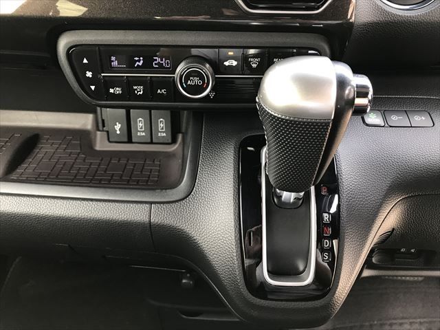 Honda N BOX CUSTOM 2018-08 11055-17