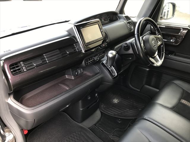 Honda N BOX CUSTOM 2018-08 11055-9