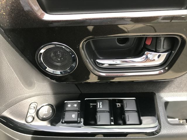 Honda N BOX CUSTOM 2018-08 11055-25