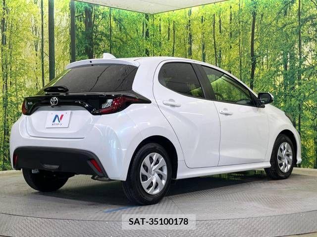 Toyota YARIS 2023-06 371475-17