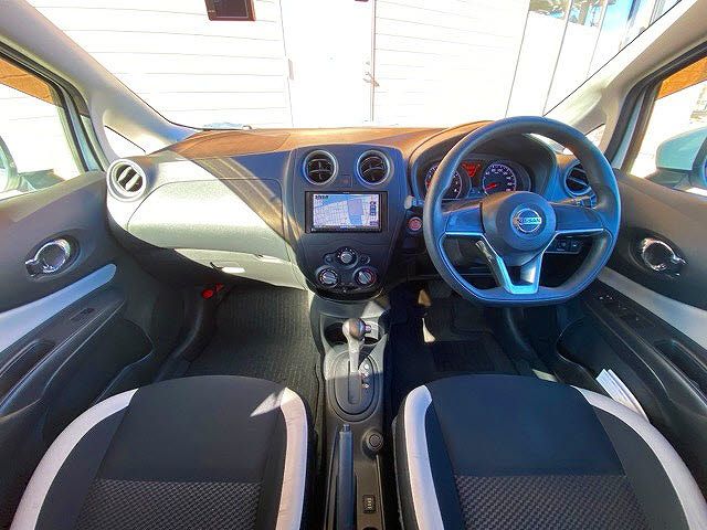 Nissan NOTE 2018-11 182594-1