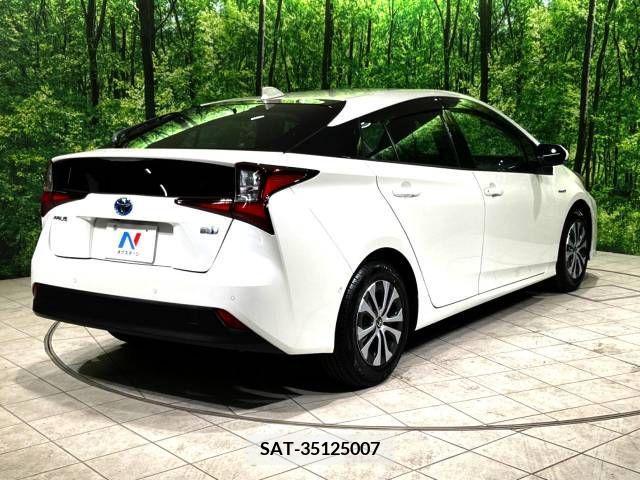 Toyota PRIUS 2019-08 298211-17