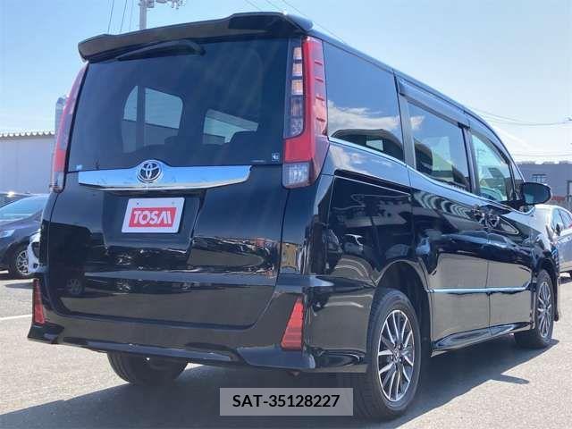 Toyota NOAH 2014-10 232611-1
