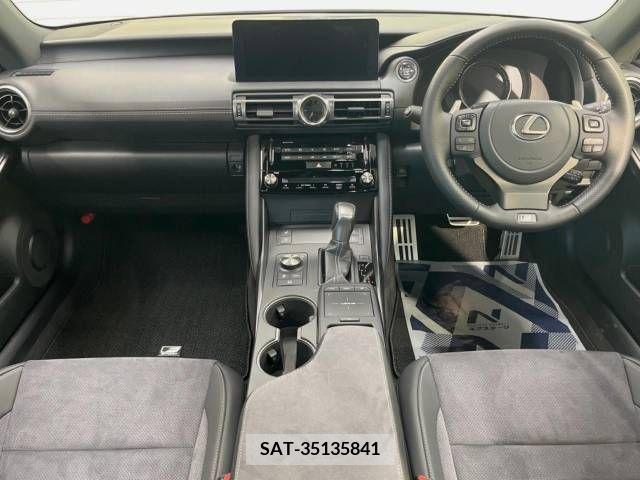 Lexus IS 2022-08 304439-1
