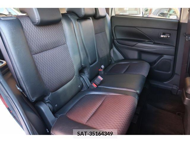 Mitsubishi OUTLANDER PHEV 2015-02 208666-26