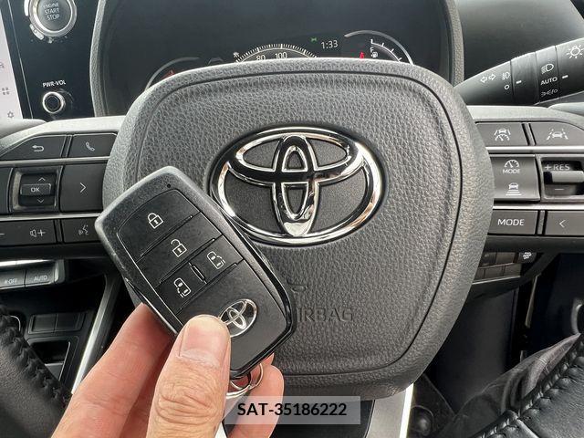 Toyota NOAH 2022-04 332592-19
