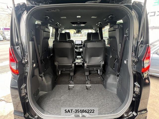 Toyota NOAH 2022-04 332592-17