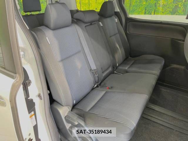 Toyota VOXY 2017-03 378027-8