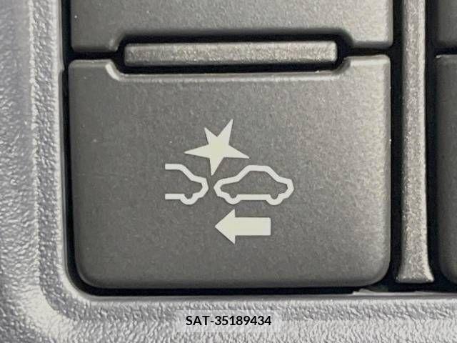 Toyota VOXY 2017-03 378027-3