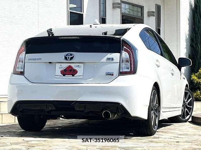 Toyota PRIUS 2012-08 281929-2