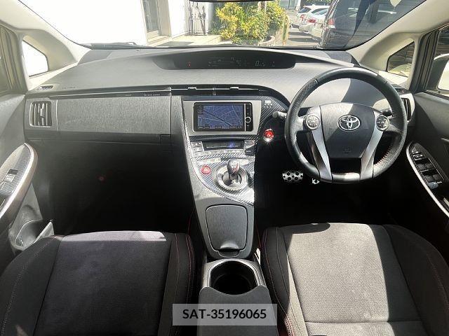Toyota PRIUS 2012-08 281929-1