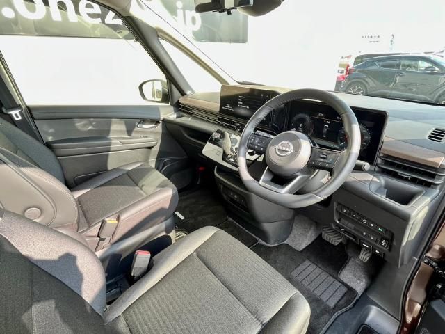 Nissan SERENA 2022-12 195577-23