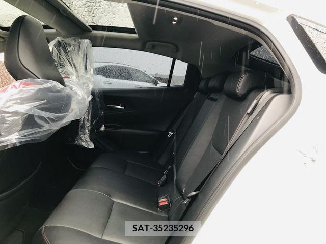 Toyota PRIUS 2023-04 208816-26